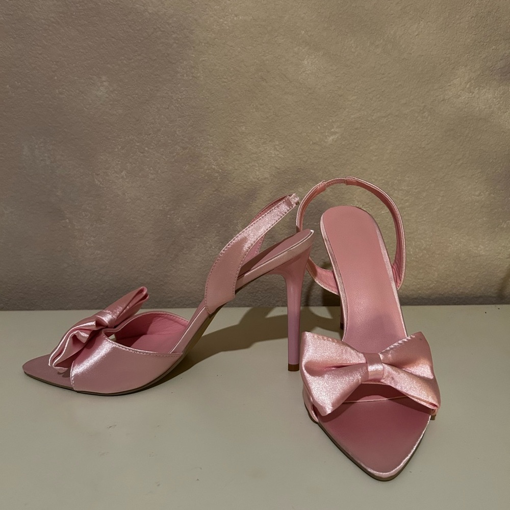 Pink satin opened toe heels with bow💕Sz (9.5)womens.